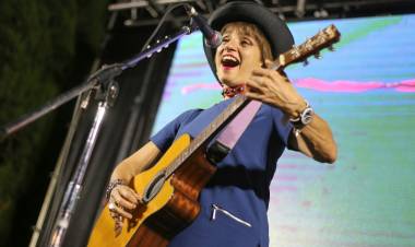 El 8M se celebró con múltiples actividades en la Plaza San Martín