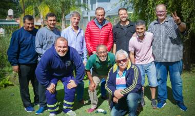 Gustavo Arrieta visitó instituciones de Uribelarrea