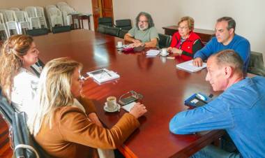 Reunión del Ejecutivo con miembros de la educación