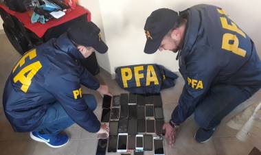 Allanamiento en Cañuelas de la Policía Federal para atrapar una banda que cometía delitos tecnológicos