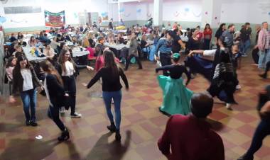 Peña por el séptimo aniversario del Ballet Santa Rosa