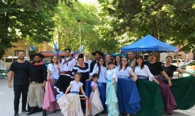 Clase abierta de folklore en Uribelarrea
