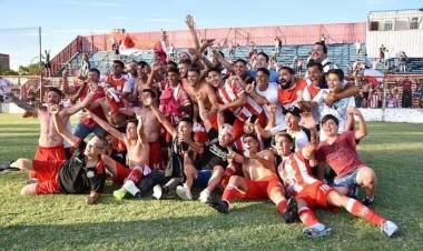 Rojo de pasión Cañuelas gritó Campeón