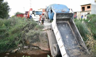 ULTIMO MOMENTO: Derrumbe de un puente en Máximo Paz