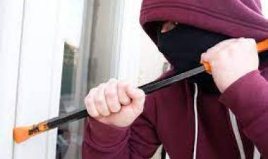 Dejaron la casa sola un rato y ladrones les robaron 800.000 pesos