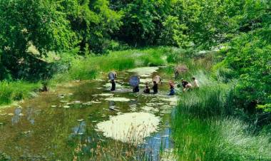 Jóvenes de "Volveré"  recrearon el cruce del río Matanza para conmemorar el Día de la Militancia