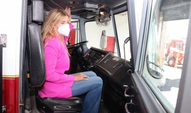 Marisa Fassi participó de la puesta en marcha del nuevo autobomba