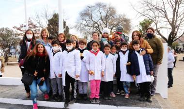 Más de 1.300 estudiantes hicieron su promesa de fidelidad a la Bandera