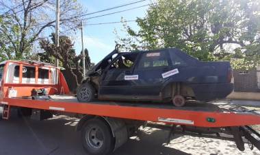 Comenzó el operativo de retiro de vehículos abandonados en la vía pública