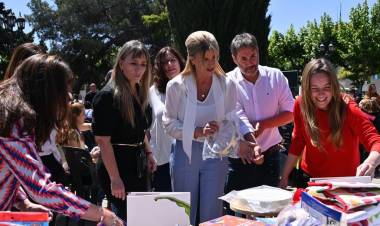 Jardines maternales municipales y jardines rurales recibieron sets de materiales didácticos