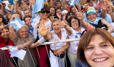 ROMANCE ENTRE LA DERECHA Y EL CINISMO