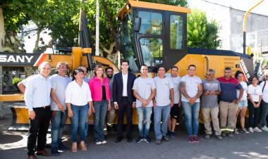 Wado de Pedro entregó maquinarias y patrulleros en Cañuelas en el marco del programa "Municipios de Pie"