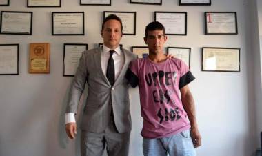 Phillip Baker, el dueño de "Puesto Viejo" no podrá salir del país 