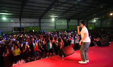 Los maestros y maestras celebraron su día con una fiesta multitudinaria