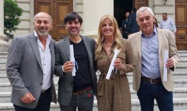 Marisa Fassi y otros intendentes electos estuvieron con Kicillof en la entrega de diplomas