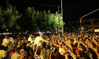 Cañuelas celebró su aniversario con un multitudinario show de "Destino San Javier" y "Cenizas"