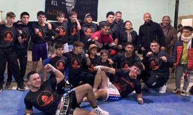  Jornada de exhibición de boxeo en el Barrio Primero de Mayo