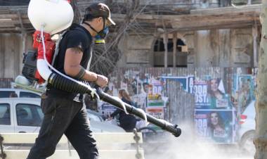 Avanza el operativo de fumigación y prevención del dengue en todo el distrito