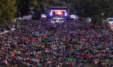 FRAMBUESAS Y GIRASOLES: COLORES, SABORES Y CULTURAS DE FIESTA EN LA PROVINCIA