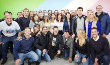 Marisa Fassi con un grupo de intendentes bonaerenses piden a Kicillof que "no desdoble las elecciones"