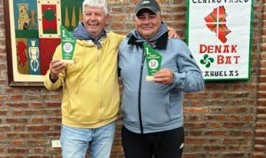 El Centro Vasco "Denak Bat" tiene nuevos campeones de mus: Gauna-Bonavita