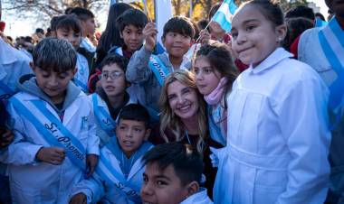 Emotiva promesa a la Bandera de más de 1.300 estudiantes