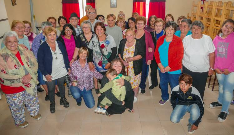 Fassi renovó el compromiso municipal con instituciones de Los Aromos