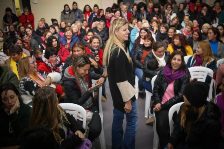 Marisa encabezó un encuentro con mujeres de todo Cañuelas en la sede del PJ