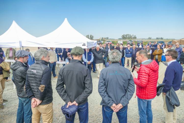Presentan el proyecto del Mercado Agroganadero a las 45 consignatarias
