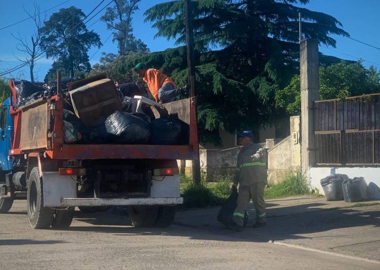 Múltiples tareas en la vía pública