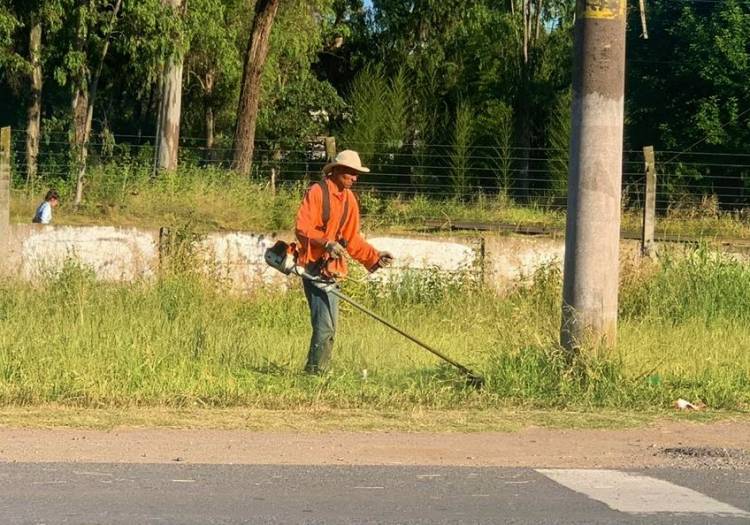 Suman labores de mantenimiento en vía pública