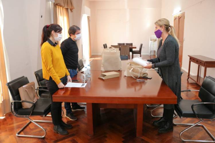 Realizan una donación de barbijos para el hospital