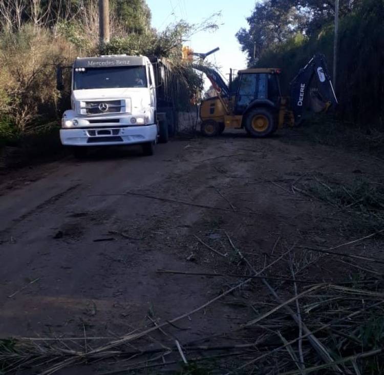Trabajo municipal para el mejoramiento del Camino Vissir