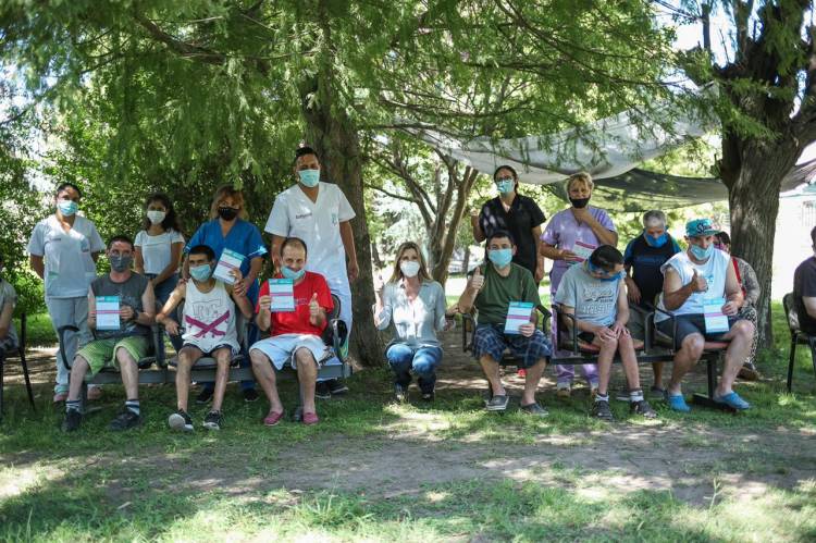 Vacunaron a los internos y personal del Hogar Santa María del Rosario