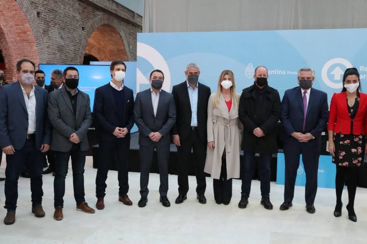 Anuncian  la construcción y entrega de viviendas para mayores de 60 años en complejos especiales