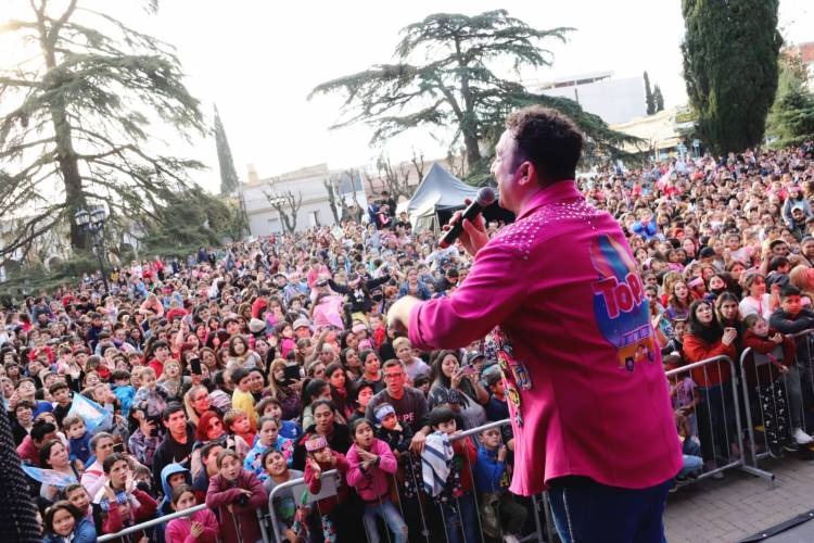 Más de 8 mil personas disfrutaron del show de “Topa en Vivo”