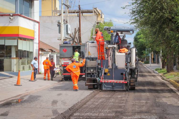  Comenzó la reconstrucción asfáltica  de la calle del Carmen