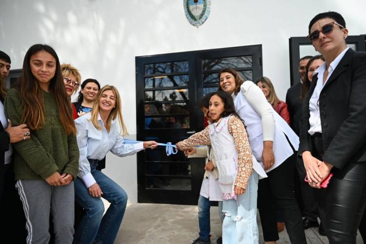 Marisa Fassi inauguró la ampliación y refacción de la Escuela 31 de Villa Adriana