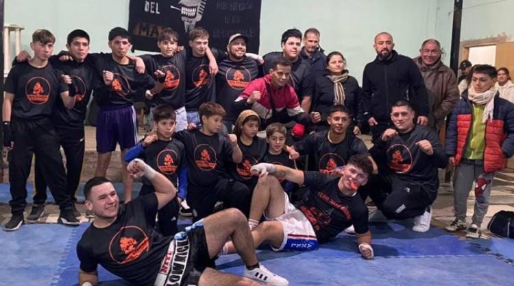  Jornada de exhibición de boxeo en el Barrio Primero de Mayo