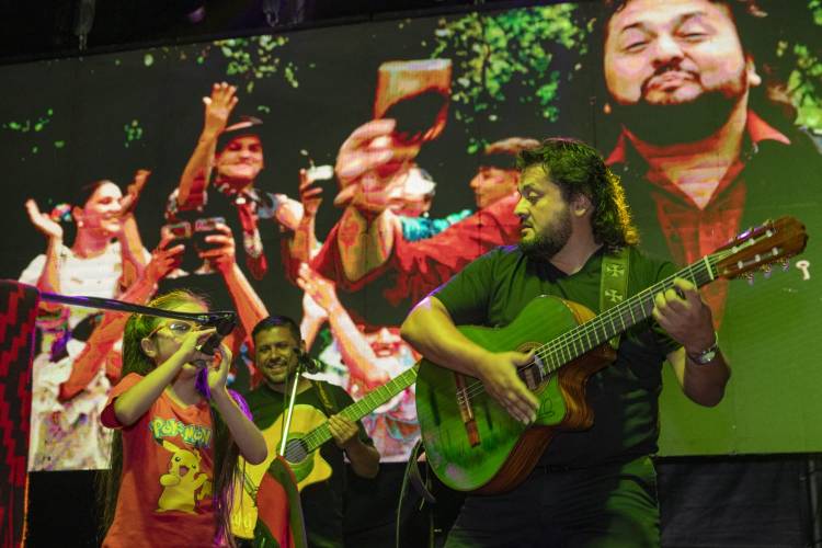  CAÑUELAS CELEBRÓ SUS 203 AÑOS CON UN DESFILE Y ESPECTÁCULOS MULTITUDINARIOS