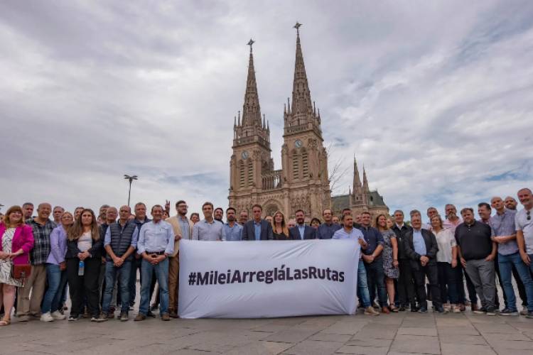 20 intendentes bonaerenses con el gobierno Provincial acuden a la Justicia para que Milei dé explicaciones