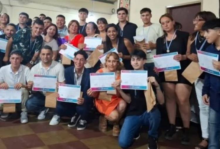 Ya podés inscribirte para terminar el secundario con el Plan FinEs