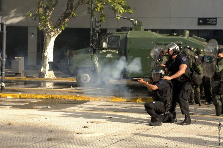 UN MODELO DE AJUSTE Y REPRESIÓN