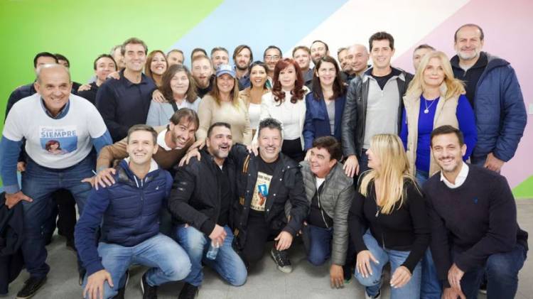 Marisa Fassi con un grupo de intendentes bonaerenses piden a Kicillof que "no desdoble las elecciones"