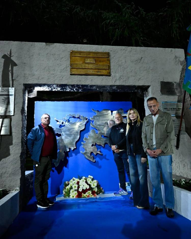 HOMENAJE A LOS VETERANOS Y CAÍDOS EN MALVINAS